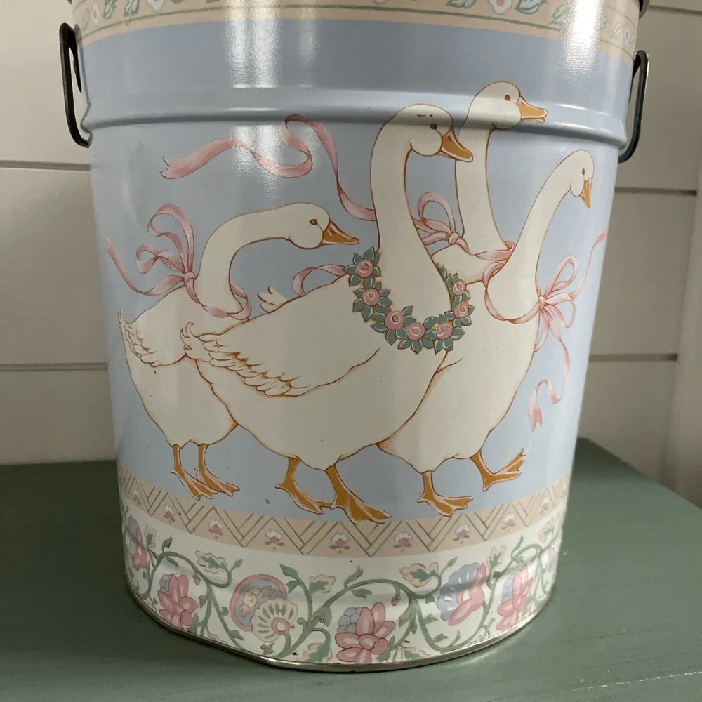 VTG  80s/90s Mother Goose Duck Metal Trash Can Bin Tin With Lid Handles Cottage